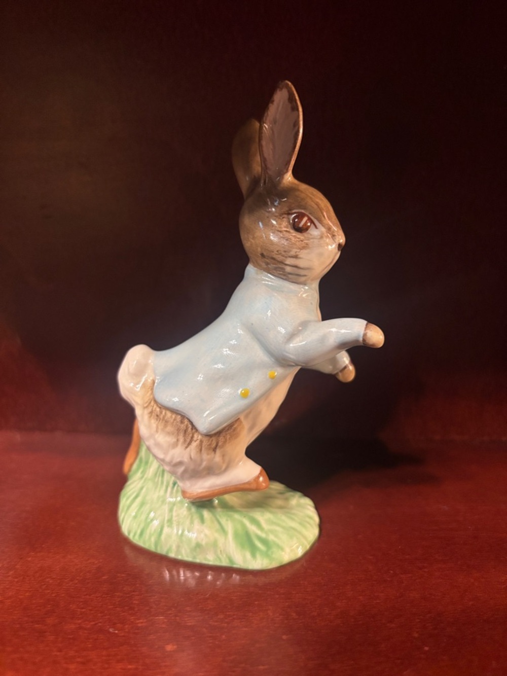 Peter Rabbit Figurine - Picture 2 of 5